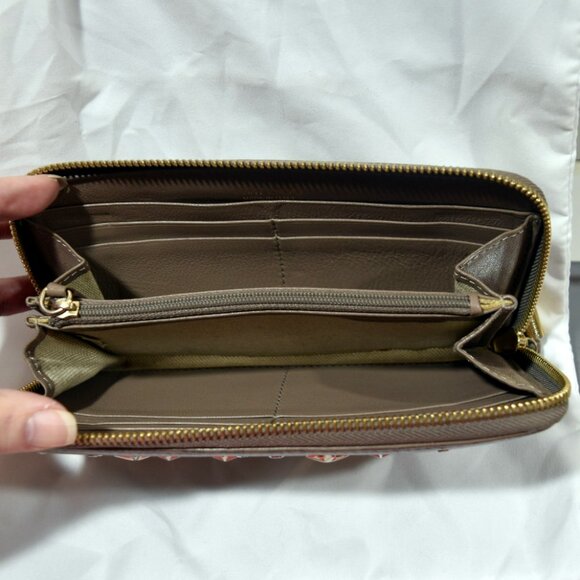 Jimmy Choo Filipa Star Stud & Crystal Continental Wallet – Taupe – Pre-Owned - Picture 9 of 12